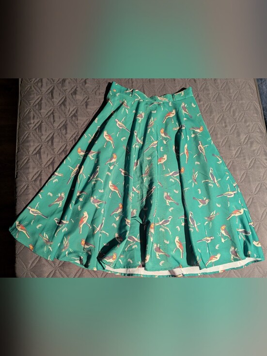 Modcloth Dresses & Skirts - Modcloth Green Bird-Print Circle Skirt